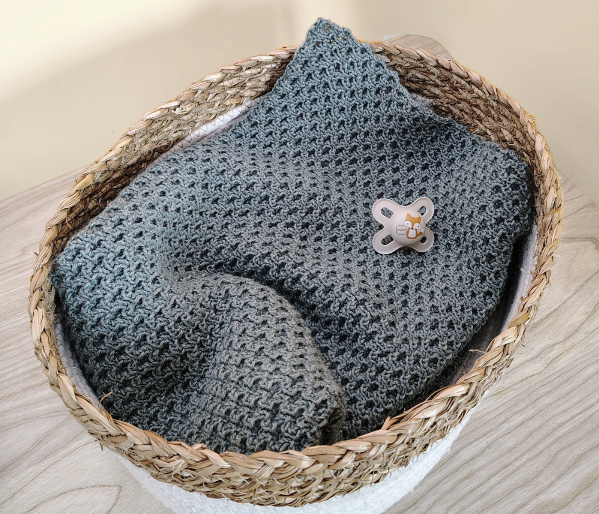 Gestrickte Babydecke aus 100% Merinowolle grün, Salbei
, handgefertigt in Kärnten, Österreich