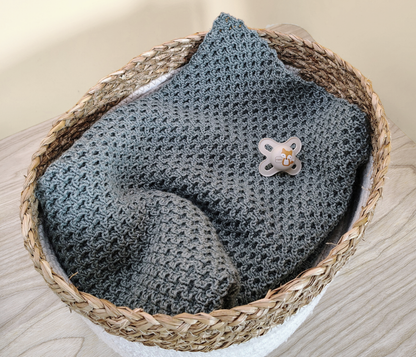 Gestrickte Babydecke aus 100% Merinowolle grün, Salbei
, handgefertigt in Kärnten, Österreich