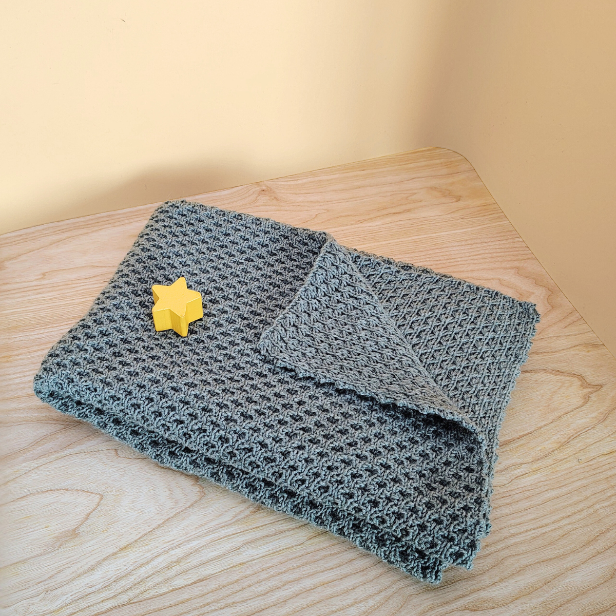 Gestrickte Babydecke aus 100% Merinowolle grün, Salbei
, handgefertigt in Kärnten, Österreich